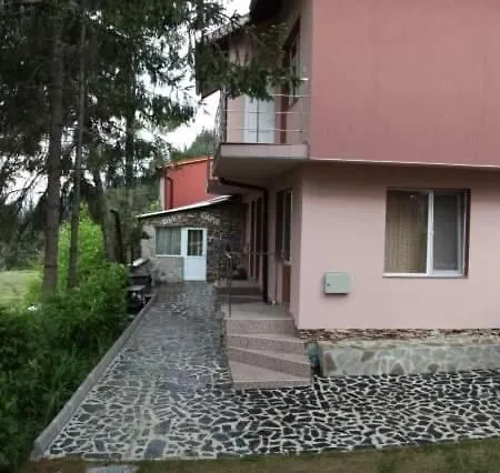 сара Lodge *
